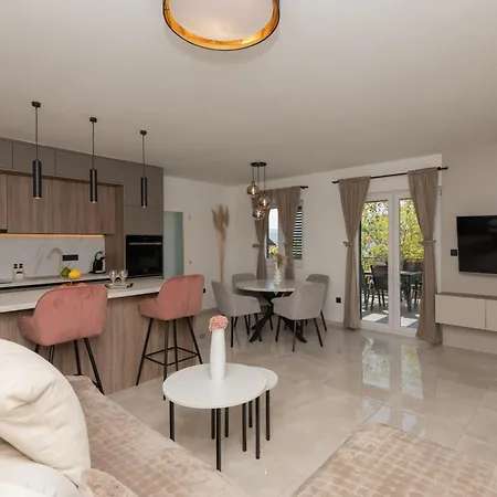 House Marijana * إيموتسكي
