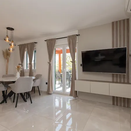 House Marijana بيت للعطل إيموتسكي