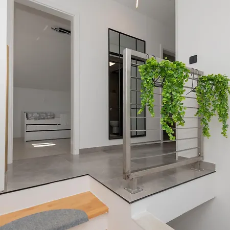 بيت للعطل House Marijana
