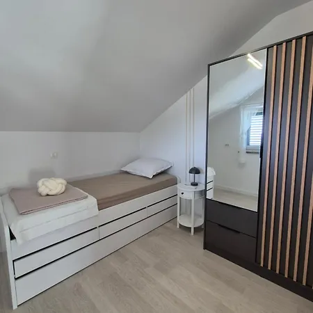 House Marijana إيموتسكي